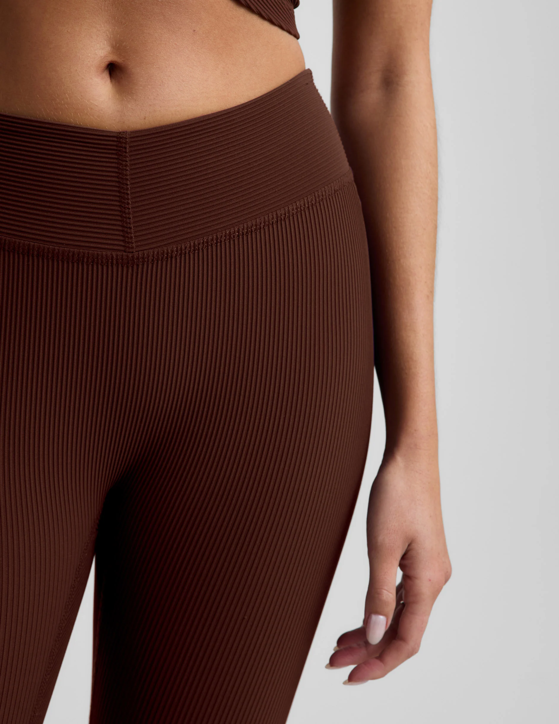 Impulse Ribbed V-Waist Pedal Pusher Legging - Image 4